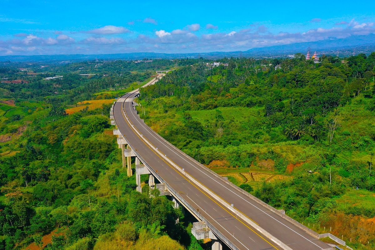 Tol Bocimi Sempat Lumpuh akibat Longsor, Kini Kembali Normal