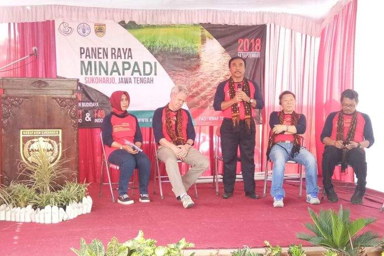 Perwakilan FAO, KKP, dan Pemerintah Sukoharjo di acara panen raya minapadi Sukoharjo, Jumat (14/9/2018).