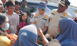 Tinjau Lokasi Gempa, Rombongan Mendagri Disetop Ibu-ibu di Nagekeo NTT