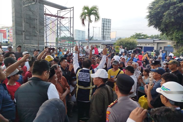 Lelah Hadapi Macet Berulang, Warga Ketapang Geruduk Kantor ASDP