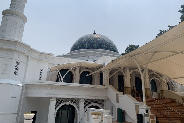 Sejumlah Pengunjung GBK Kehilangan Sepatu Saat Shalat, 4 Korban Sekaligus di Waktu yang Sama