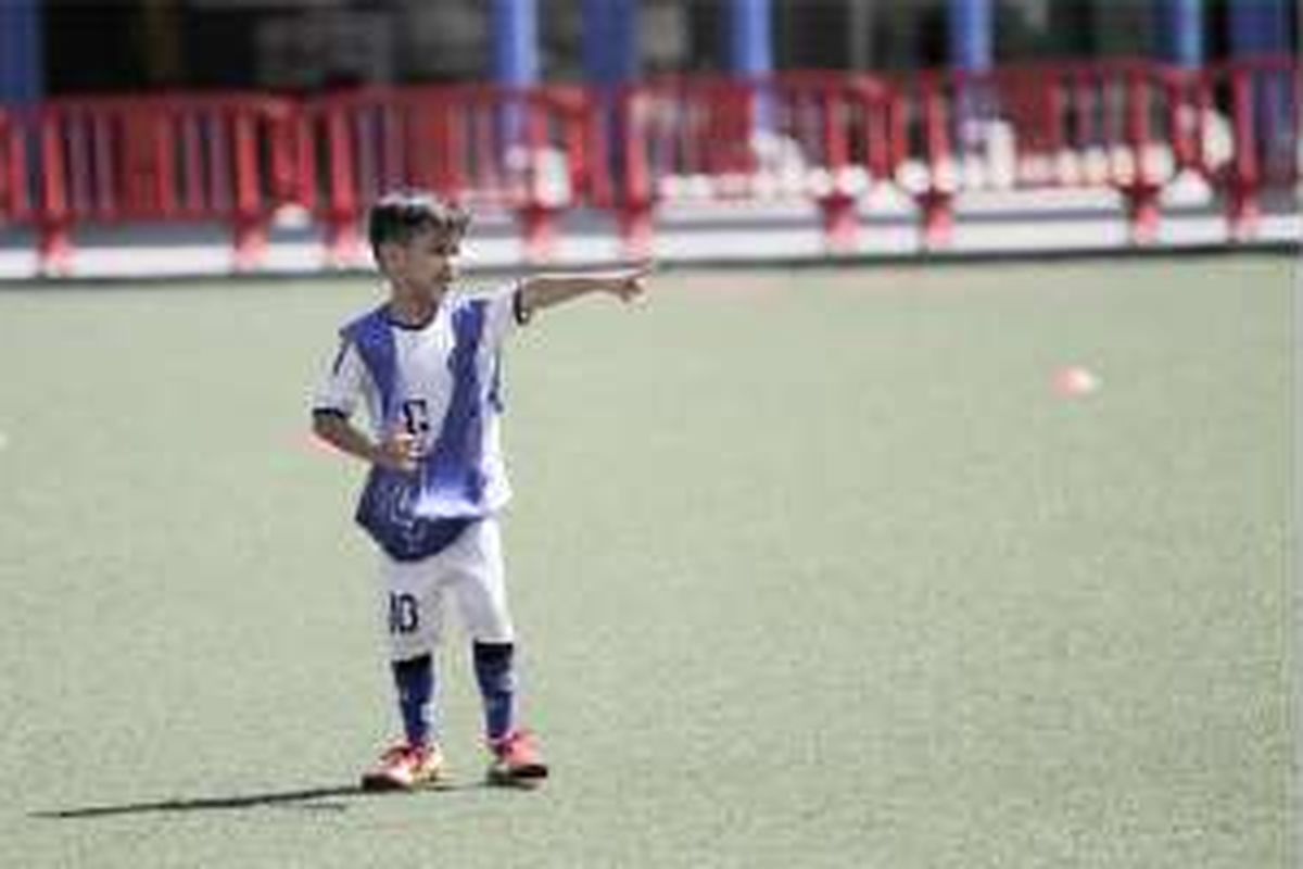 Kadek Prana Gita di kelas sepakbola Camp Asia.