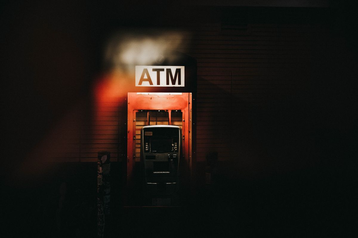 Ilustrasi ATM pertama di Indonesia.