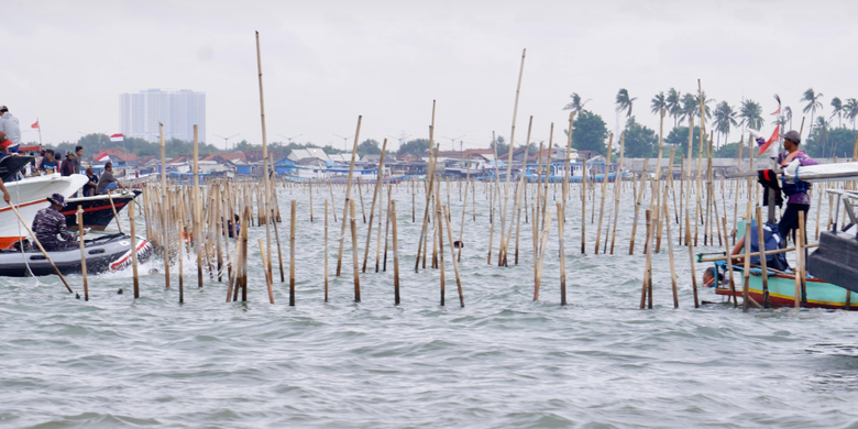 Pagar laut di Kecamatan Sedati, Kabupaten Sidoarjo, Jawa Timur
