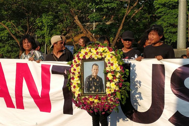 Aksi jalan kaki peringatan satu tahun tewasnya Iwan Boedi di Mapolda Jateng 