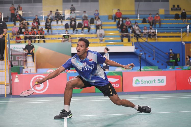 Tunggal putra Indonesia, Chico Aura Dwi Wardoyo, ketika menghadapi Kento Momota (Jepang) pada babak pertama atau 32 besar Kejuaraan Bulu Tangkis Asia 2022, Rabu (27/4/2022).