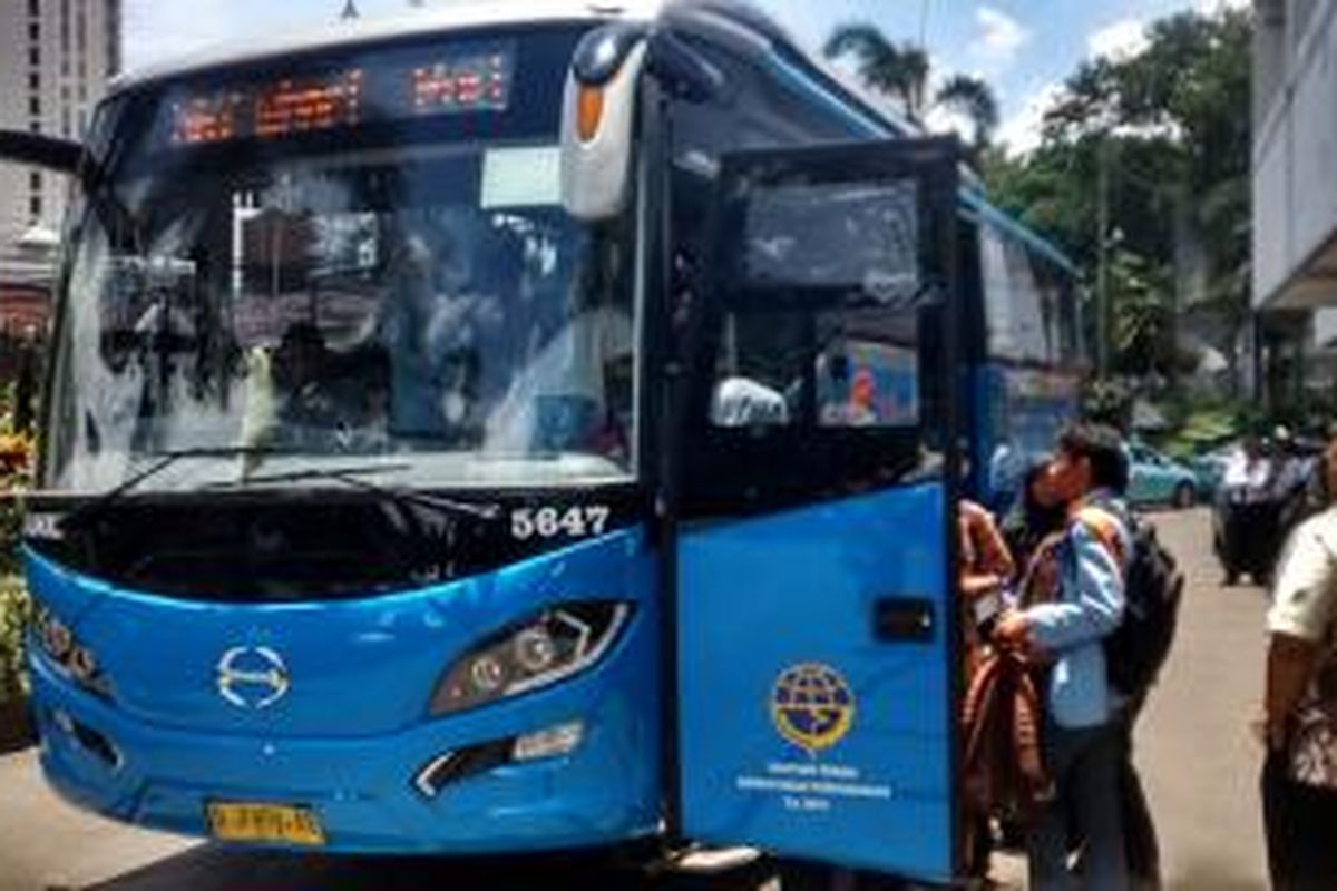 45 bus Damri baru segera beroperasi menggantikan bus tua di Kota Bandung pada akhir bulan Maret 2015. Bus baru ini dilengkapi dengan wifi, AC, televisi LCD dan GPS. 