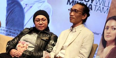 Melly Goeslaw dan Anto Hoed sebagai pembuat original soundtrack film Promise hadir dalam acara peluncuran soundtrack film itu di Lounge Plaza Senayan XXI, Jakarta Pusat, Senin (14/11/2016).