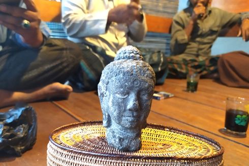 Seorang Petani Temukan Kepala Patung Buddha, Tetap Tegak Saat Ditinggalkan di Ladang