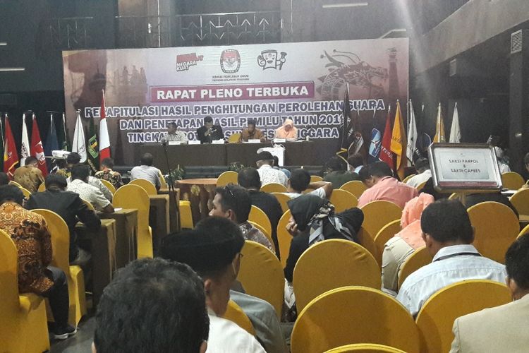 Rapat rekapitulasi perolehan suara pemilu 2019 oleh KPU Sultra