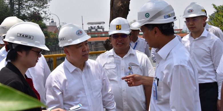 Peninjauan ke Tanggul Laut Muara Baru dan Waduk Pluit di Kecamatan Penjaringan, Jakarta Utara. 