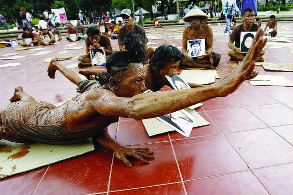 Peringatan Hari Hak Asasi Manusia Sedunia diwarnai aksi teatrikal berjudul 