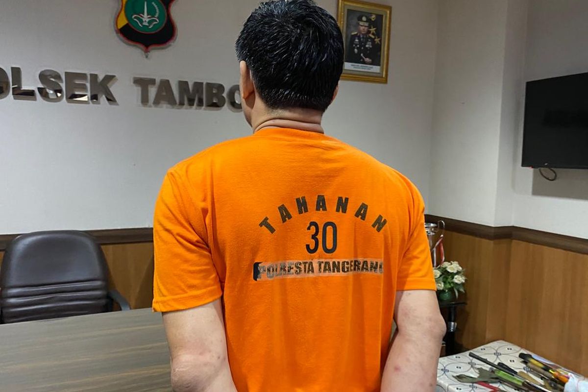 Pengedar sabu berinisial LPP telah ditahan di Mapolsek Tambora, Jakarta Barat. Foto didokumentasikan pada Jumat (20/10/2023). 