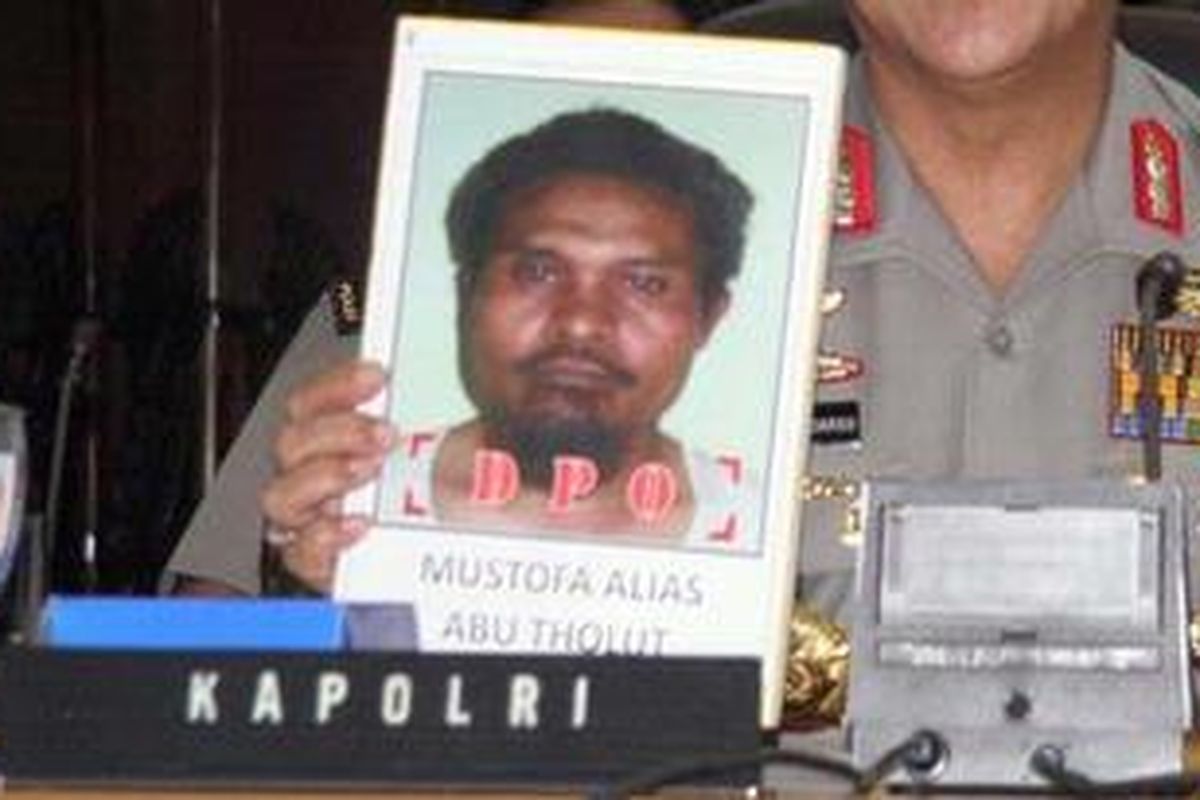 Foto Abu Tholut alias Mustofa sebagai otak gerakan teror di Medan yang masuk dalam daftar pencarian orang (DPO) terkait teroris kelompok Medan. 