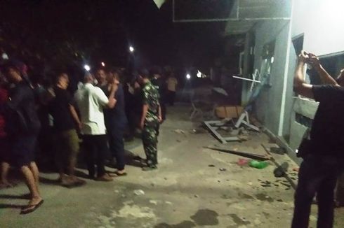 Diamuk Massa, Kaca Pos TNI AL di Lhokseumawe Pecah 