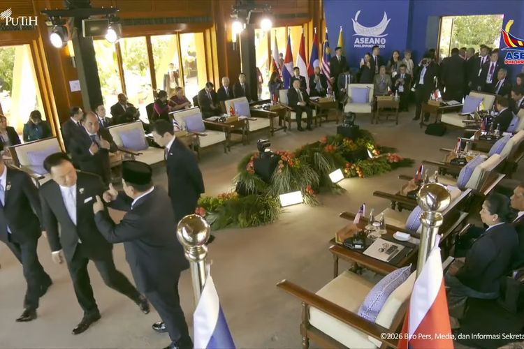 Momen Prabowo Ngobrol-Acungkan 2 Jempol ke PM Thailand di KTT ASEAN