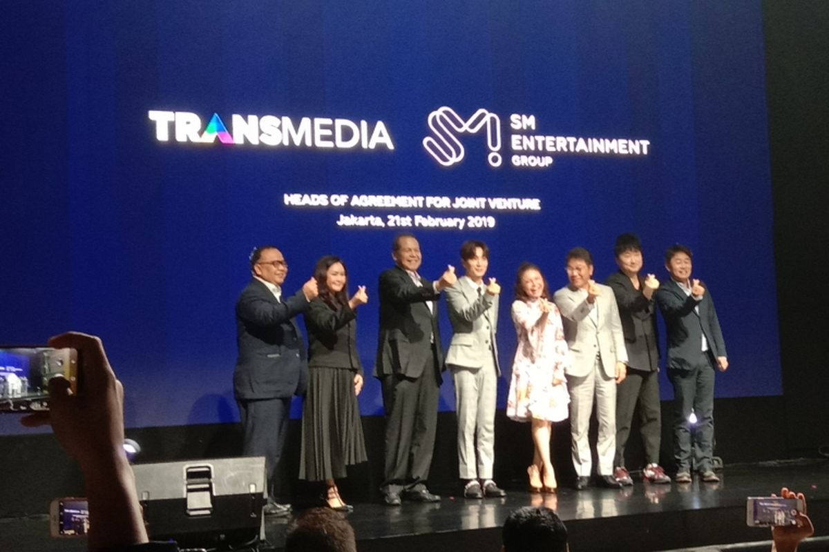 SM Entertainment dan Trans Media menjalin empat kerja sama strategis di Ballroom C Grand Hyatt Hotel, Thamrin, Kamis (21/2/2019).