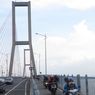 Diduga Maling Motor, Seorang Pria Loncat dari Jembatan Suramadu, Polisi: Masih Dicari, Belum Tahu Kondisinya