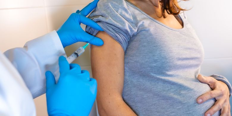 Mendapatkan vaksin dapat membantu mencegah ibu hamil terinfeksi Covid-19.