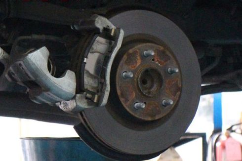 Rem Mobil Macet, Cek Bagian Piston Kaliper