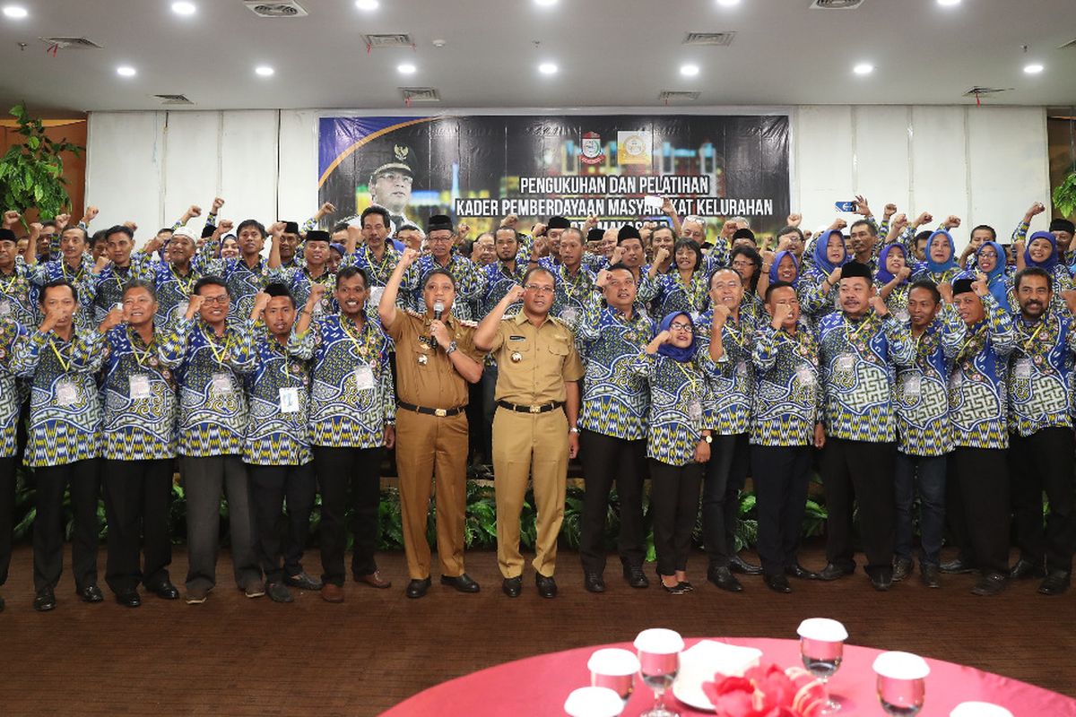 Wali Kota Makassar Danny Pomanto Lantik 153 KPM di Hotel Condotel, Senin (15/4/2019). 153 KPM ini dikukuhkan untuk masa jabatan 2019-2021.

