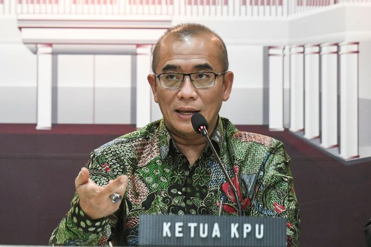 Ketua KPU Hasyim Asy'ari memberikan keterangan pers terkait Pemilu 2024 di kantor KPU, Jakarta, Selasa (28/11/2023). ANTARA FOTO/Hafidz Mubarak A/nym.