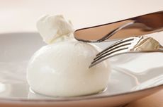 Mengenal Keju Burrata Yang Creamy dari Italia