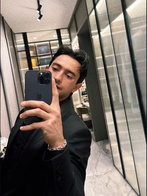 Deretan seleb tampil memikat di pernikahan Ranggaz dan Angie di Jakarta, dari busana pastel elegan saat akad hingga hitam klasik di resepsi malam.