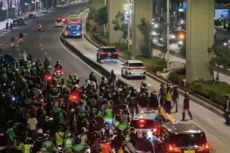 Ojol Sempat Padati Jalan Rasuna Said Jaksel, Diduga Tangkap Pelaku Begal