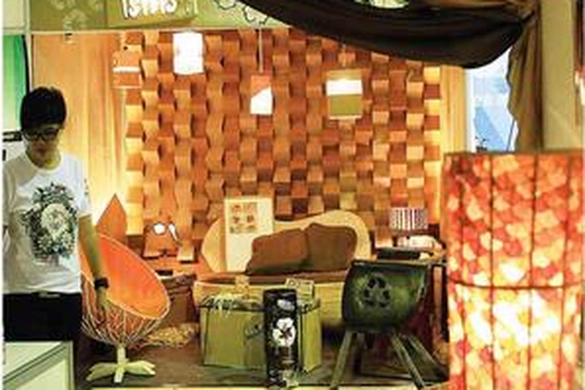 Desain furnitur karya mahasiswa Indonesia dipamerkan dalam Furniture and Craft Action (FACT ) 2011 di Institut Teknologi Nasional, Bandung, Jawa Barat, beberapa waktu lalu. Banyak cara bisa dilakukan mahasiswa untuk bisa mandiri.