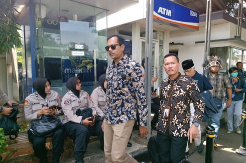 Penampilan Haris Azhar dan Fatia Hadiri Sidang Perdana di PN Jaktim