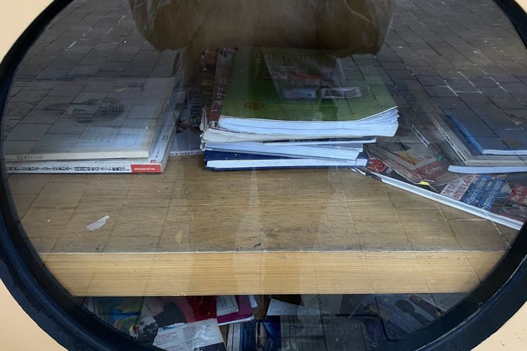 Majalah Sobek, Buku Menguning: Potret Koleksi Perpustakaan Mini di Jakarta yang Terabaikan