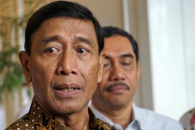 Menko Polhukam Wiranto saat ditemui usai menghadiri acara sarasehan Badan Nasional Penanggulangan Terorisme, di kawasan Kuningan, Jakarta Selatan, Kamis (16/2/2017).