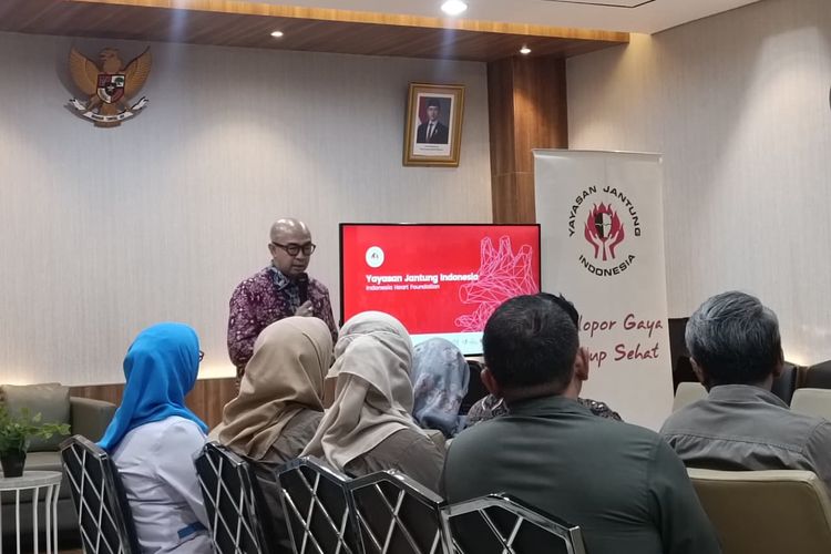 Head of Communication Yayasan Jantung Indonesia, Iwet Ramadhan, dalam kunjungannya ke Rumah Sakit Jantung dan Pembuluh Darah (RSJPD) Harapan Kita, Jakarta Barat, Rabu (24/9/2025).