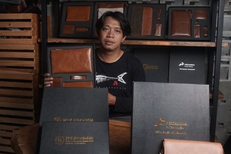 Pebisnis Souvenir Kulit Sapi