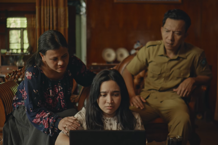 Rachel Amanda dan Teuku Rifnu Wikana dalam film pendek dari singel Juang Manyala, Cholil Mahmud, dan Gardika Gigih yang berjudul We.