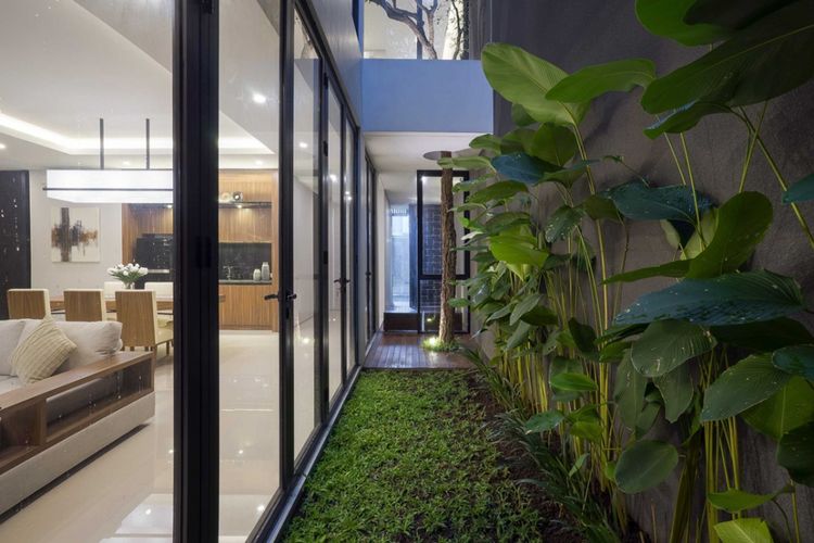 Jendela rumah minimalis  S house di Surabaya karya Simple Projects Architecture.