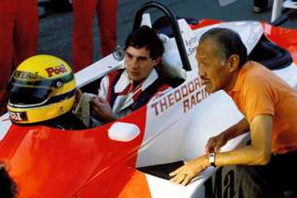 Teddy Yip bersama Ayrton Senna saat membalap untuk Theodore Racing di F3