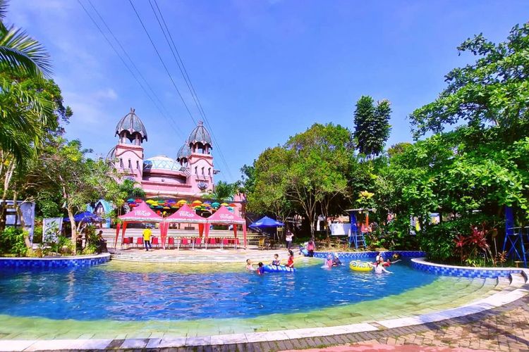 Salah satu kolam di Amanzi WaterPark Palembang.