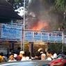 Murid SMAN 112 Jakarta Berlarian Selamatkan Diri Saat Api Membakar Bangunan Samping Sekolah