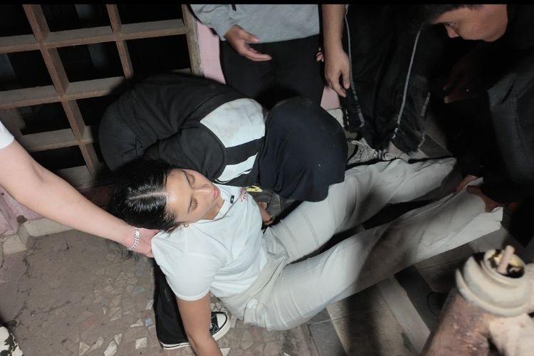 Aghniny Haque Pingsan Saat Promosi Film Selepas Tahlil