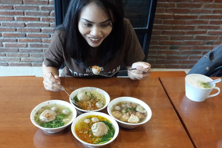 Berbagai menu Bakso Boedjangan yang ada di Kota Malang, Jumat (12/1/2018). Bakso yang berpusat di Bandung itu resmi merambah ke Kota Malang