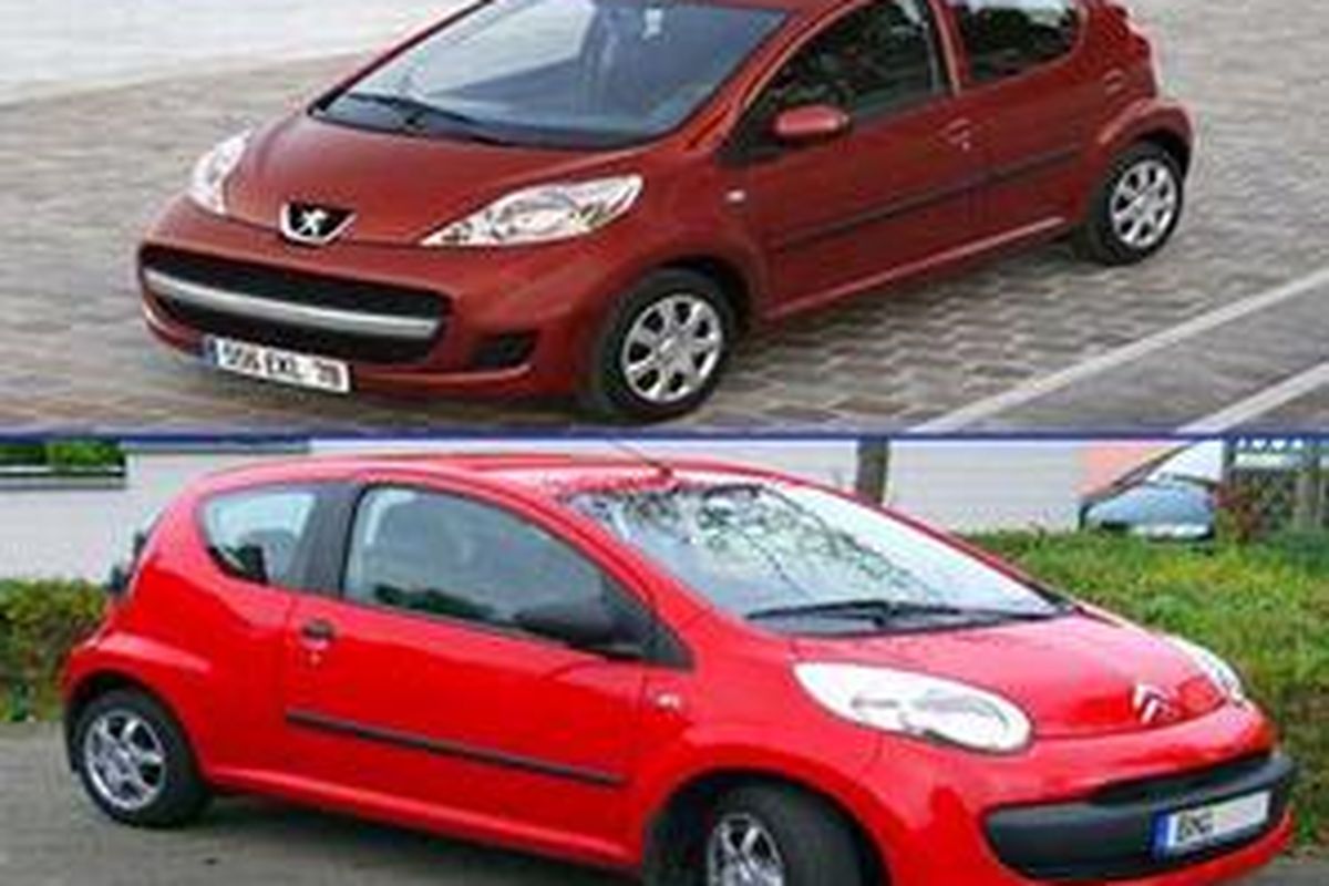 Peugeot 107 (atas) dan Citroen C1 yang direcall