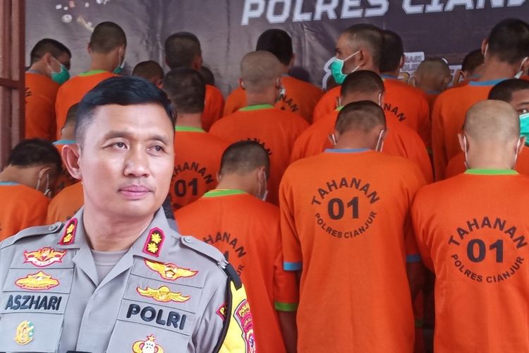 Puluhan orang yang ditangkap terkait tindak pidana narkoba dirilis Polres Cianjur, Jawa Barat, Senin (8/4/2024). Satu kilogram narkoba berbagai jenis ikut diamankan.
