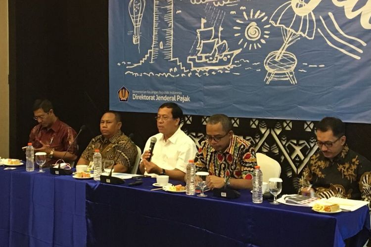 Direktur Jenderal Pajak Robert Pakpahan bersama jajarannya saat menghadiri Media Gathering DJP 2018 di Mataram, Nusa Tenggara Barat, Jumat (20/4/2018).