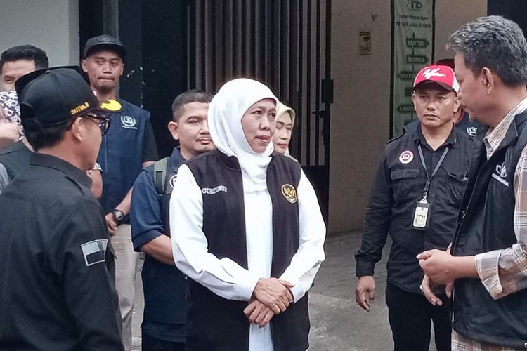 Gubernur Jawa Timur, Khofifah Indar Parawansa mengunjungi Rumah Potong Hewan (RPH) di Kota Malang, Jawa Timur pada Minggu (25/6/2023), sore.