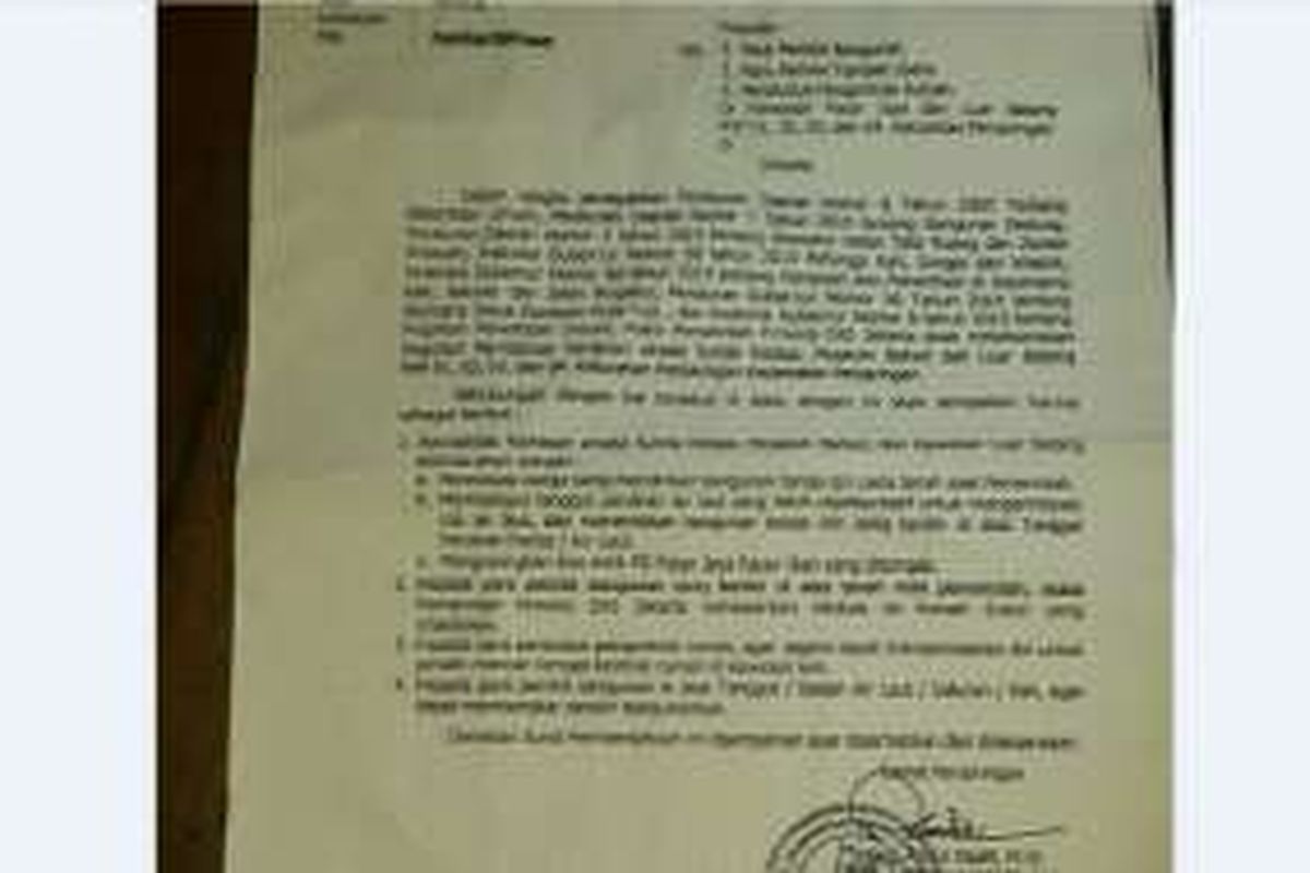 Surat pemberitahuan dari Pemprov DKI kepada warga Luar Batang.