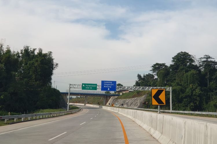 Jalan tol Pandaan-Malang sepanjang 38 kilometer selesai dikerjakan dan tinggal menunggu jalan bebas hambatan itu bisa diresmikan Presiden Joko Widodo.