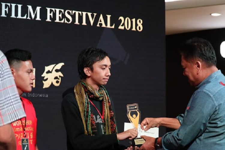 Gubernur Sulawesi Utara Olly Dondokambey menghadiri Road To Festival Film Indonesia 2018 di pusat perbelanjaan Mantos 3, Sabtu (1/12/018).

 