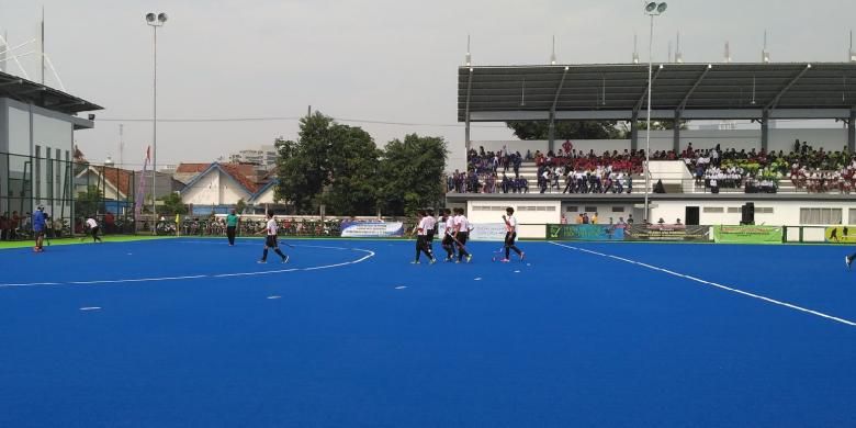 Lapangan hoki di Surabaya telah memenuhi standar internasional. 